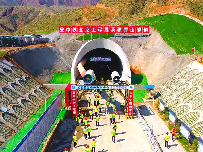 北京工程局香山隧道施工現(xiàn)場(chǎng) 北京工程局香山隧道施工現(xiàn)場(chǎng)